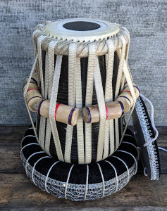Tabla dayan with a brand new pudi, head cover and cushion.