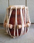 Tabla dayan with the puddi pulled unevenly.